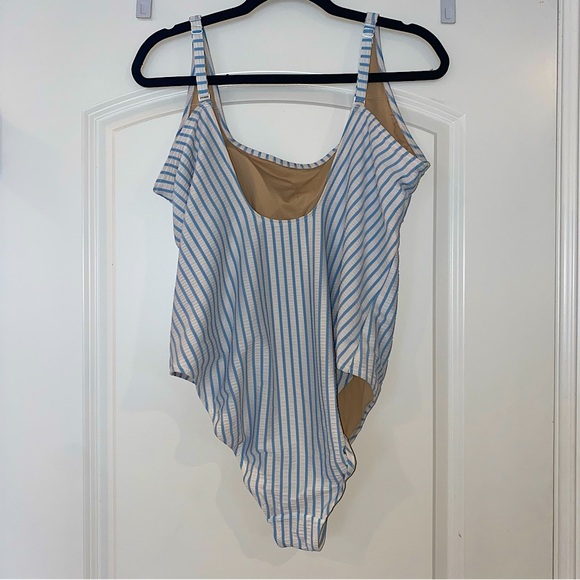Old Navy Striped Seersucker One-Piece Swimsuit - Picture 4 of 4